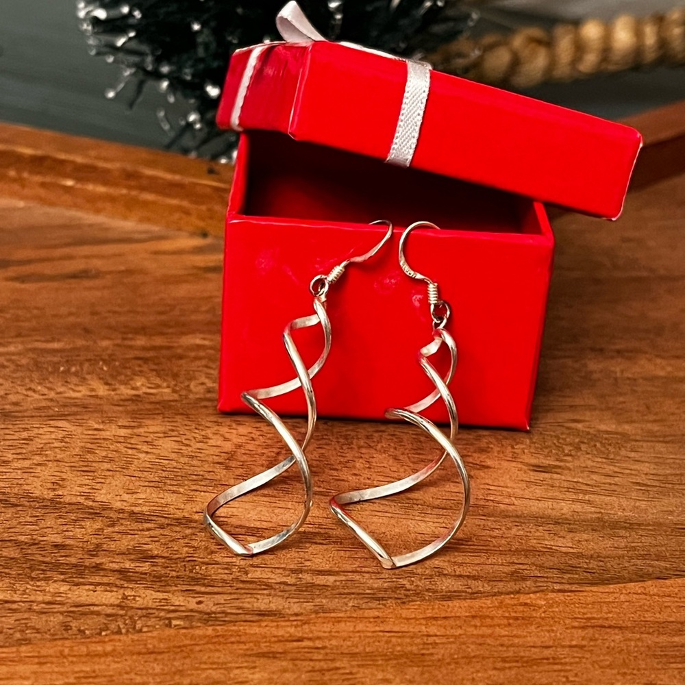 Sterling silver 925 spiral dangle earrings. Beautiful style. Perfect gift
